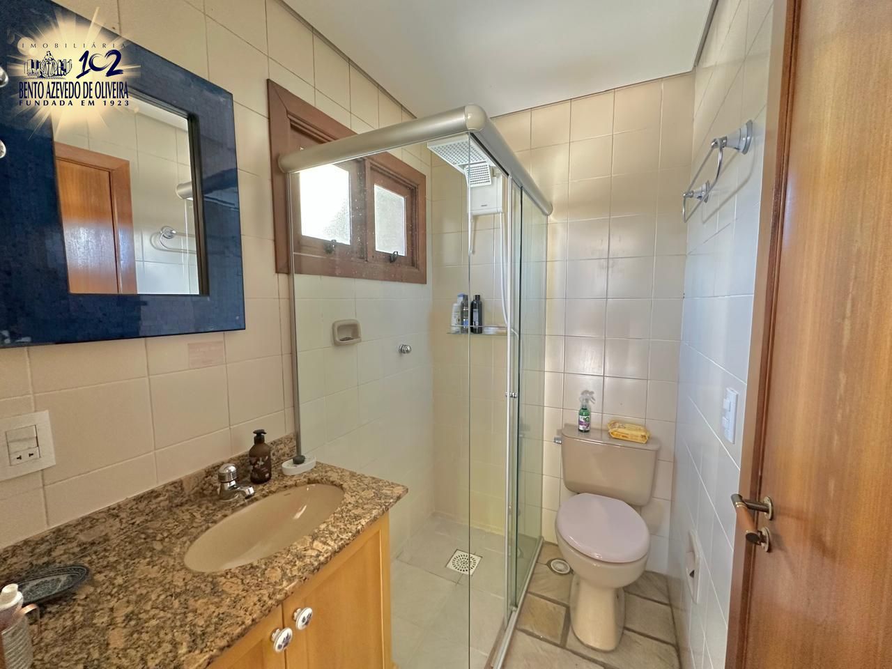 segundo andar banheiro suíte americana com acesso sala