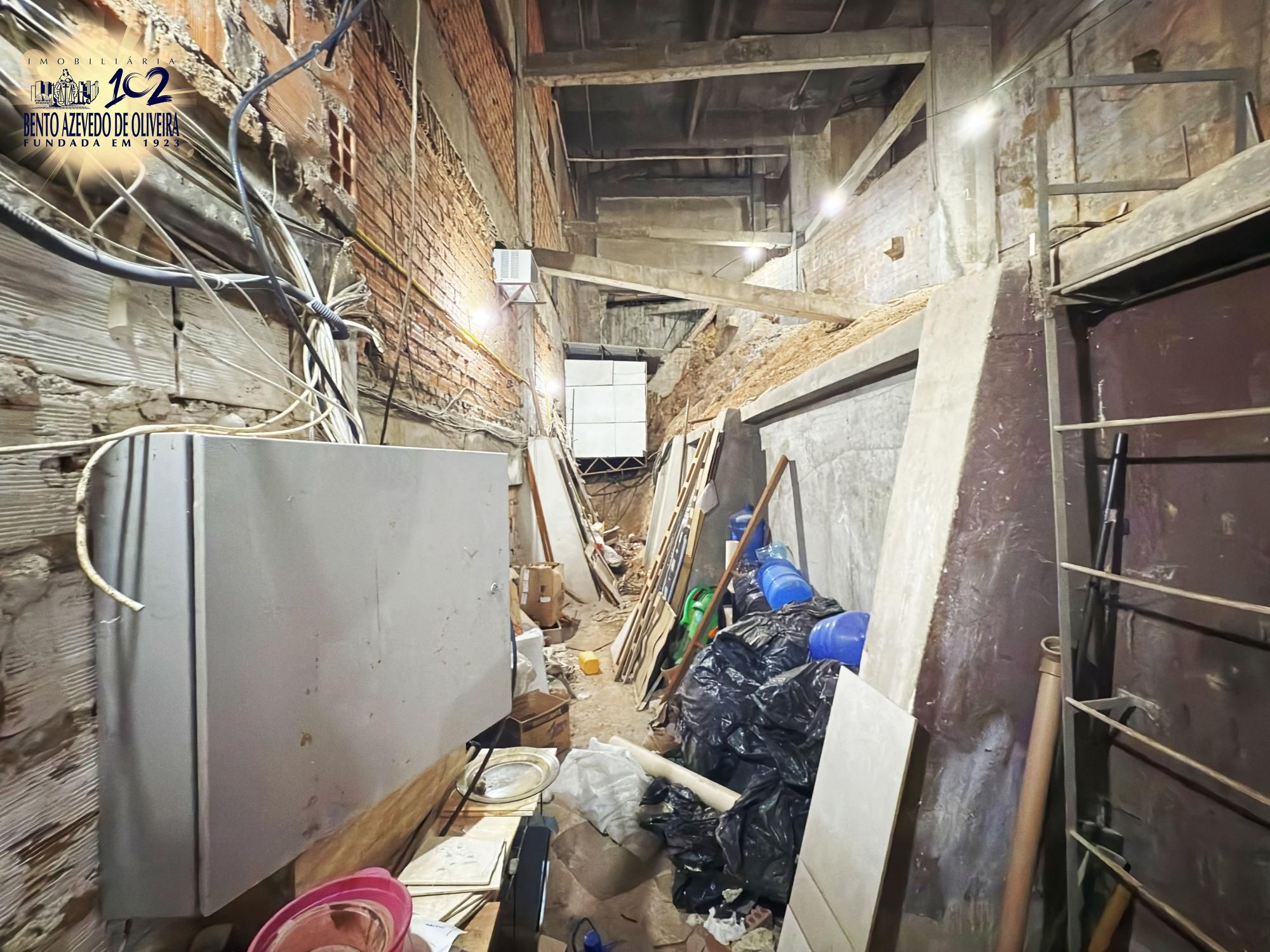 Depósito e possível área de expansão