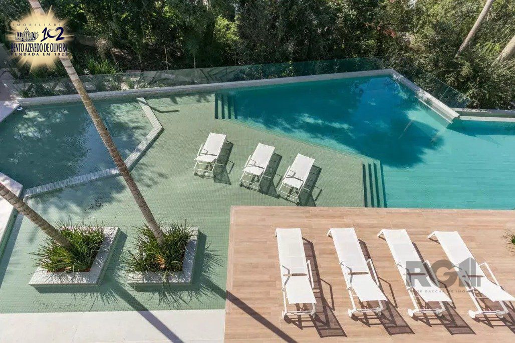 piscina com quebra gelo