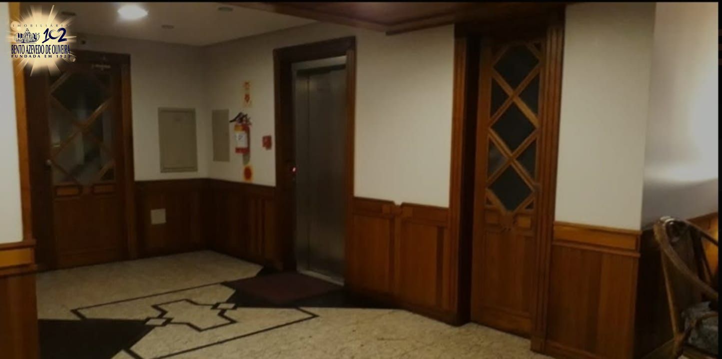 Prédio com Elevador