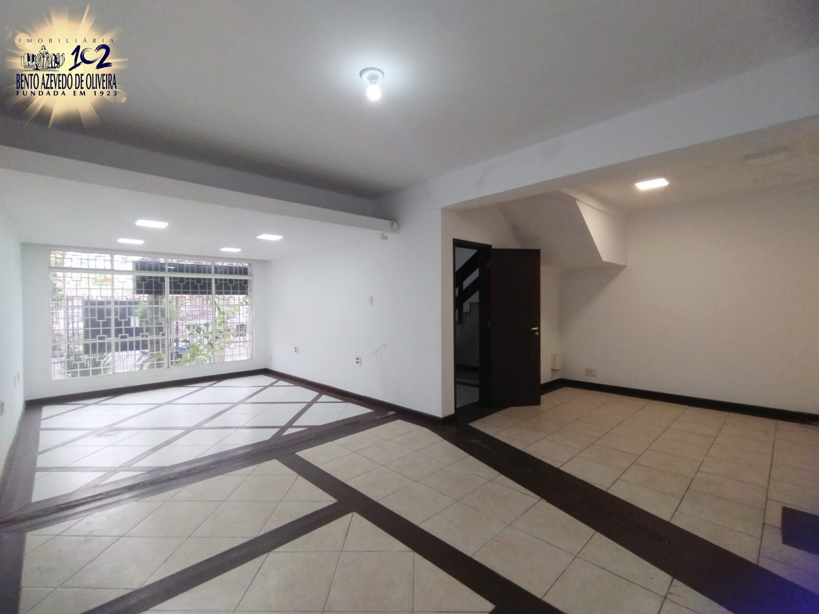 Casa, 3 quartos, 244 m² - Foto 1