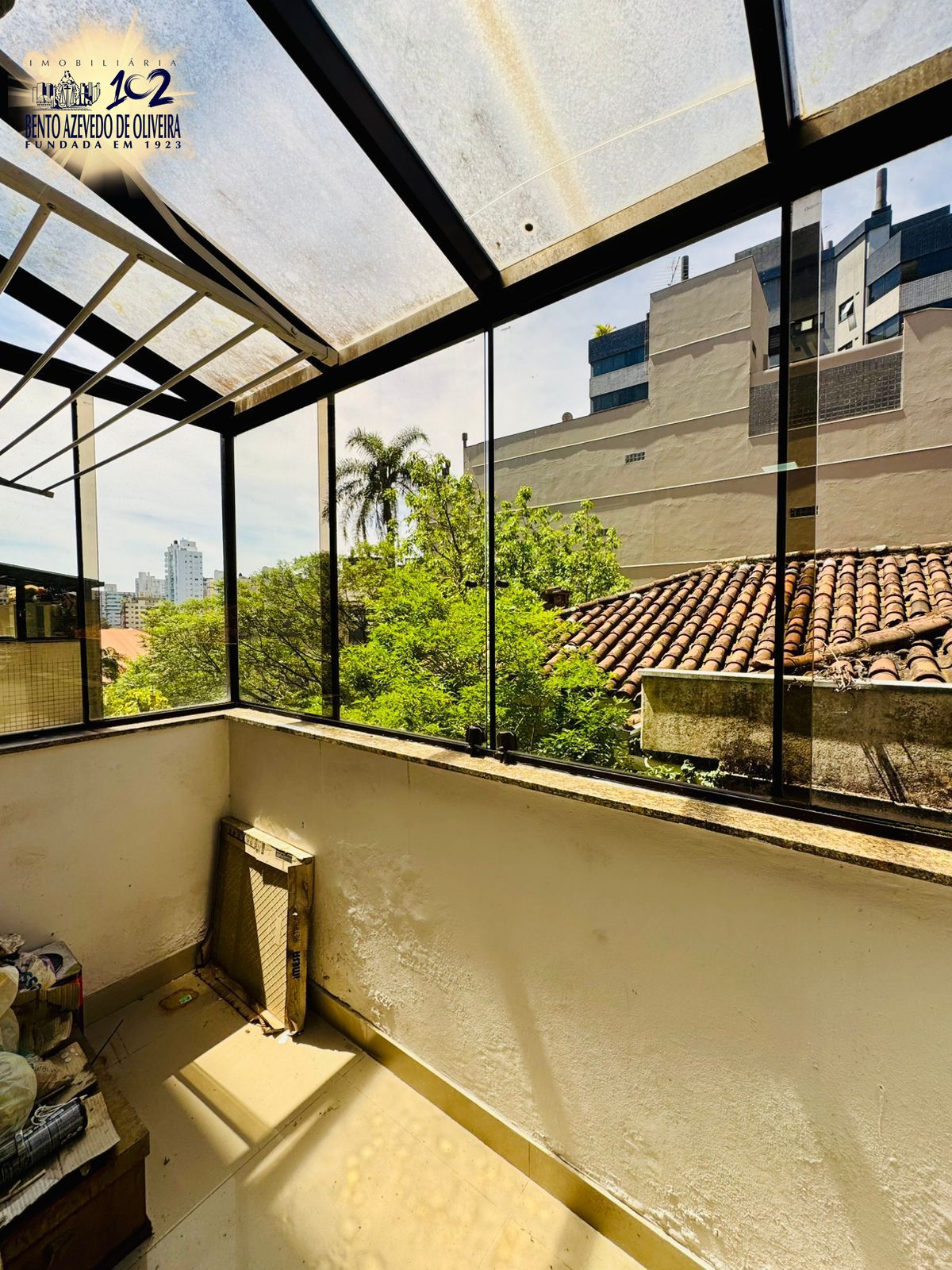 Espaço Coberto Àrea Serviço