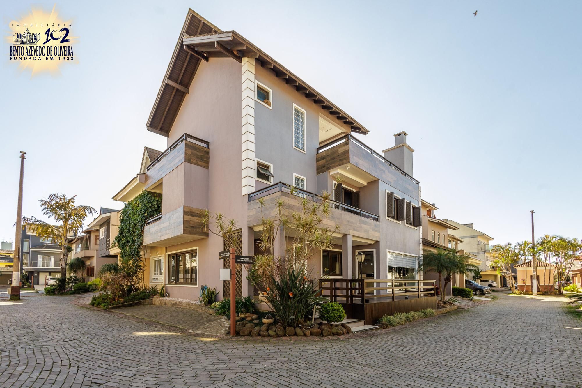 Casa, 4 quartos, 226 m² - Foto 1