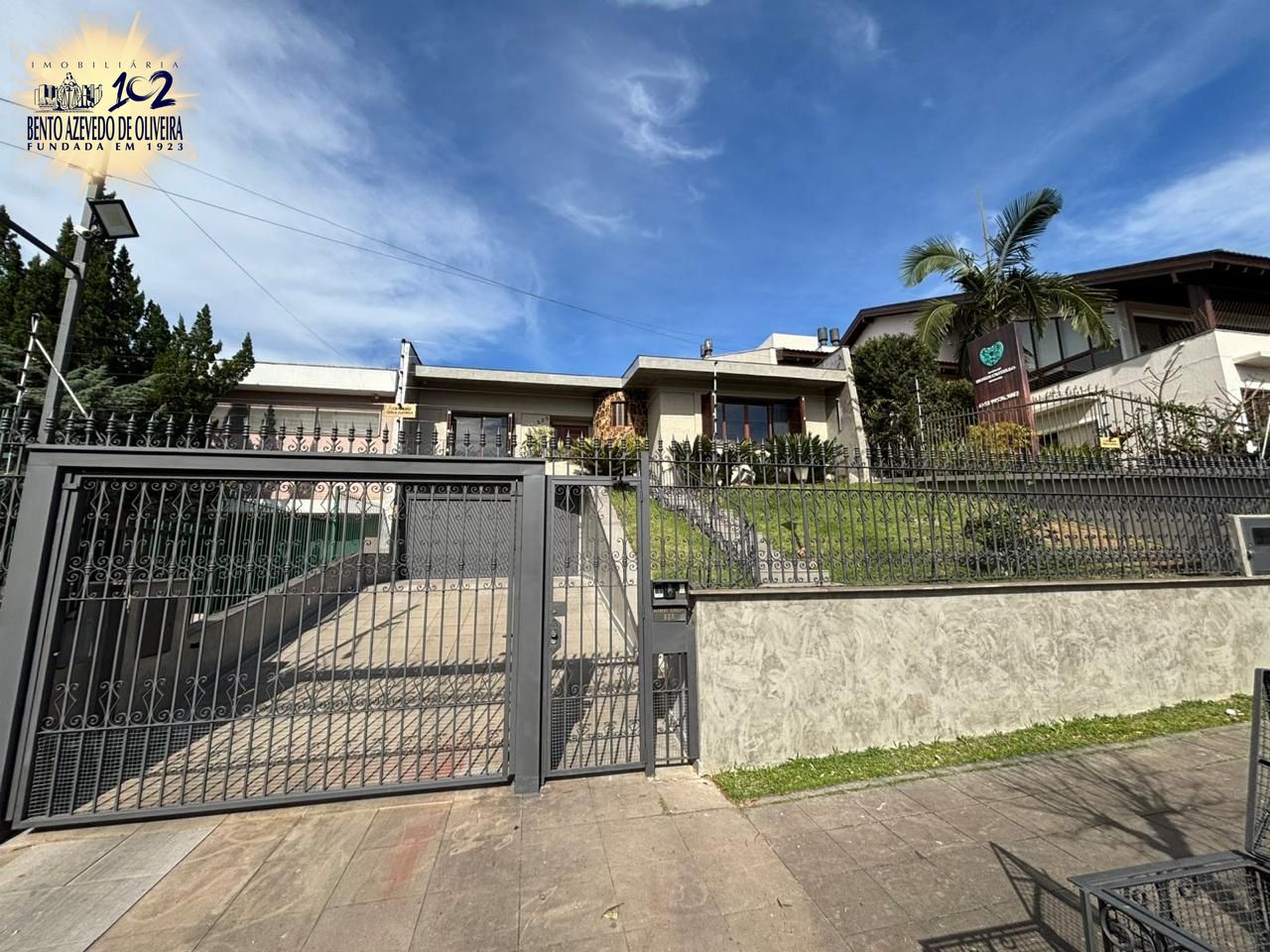 Casa, 4 quartos, 380 m² - Foto 1