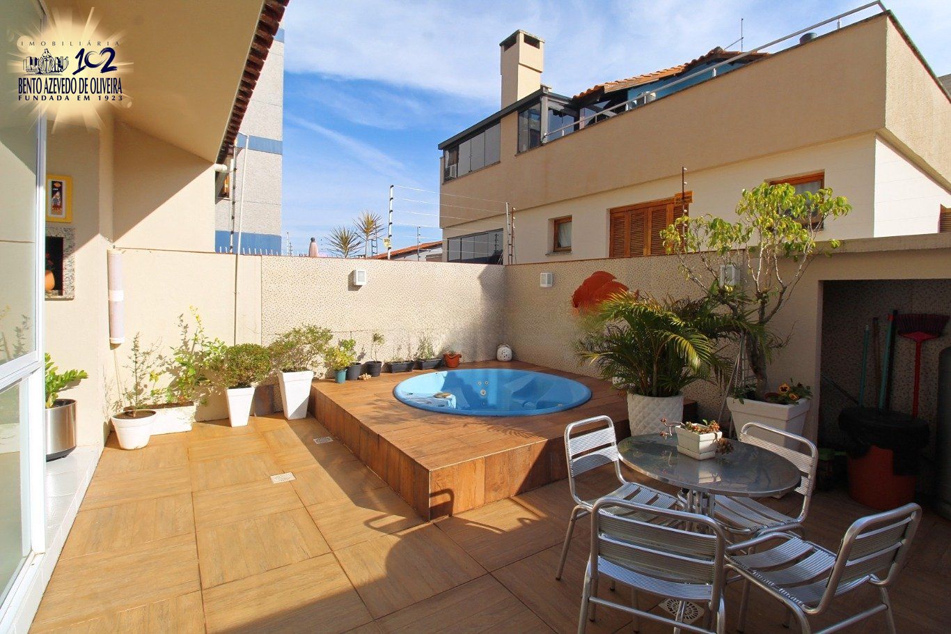 Casa, 4 quartos, 284 m² - Foto 1