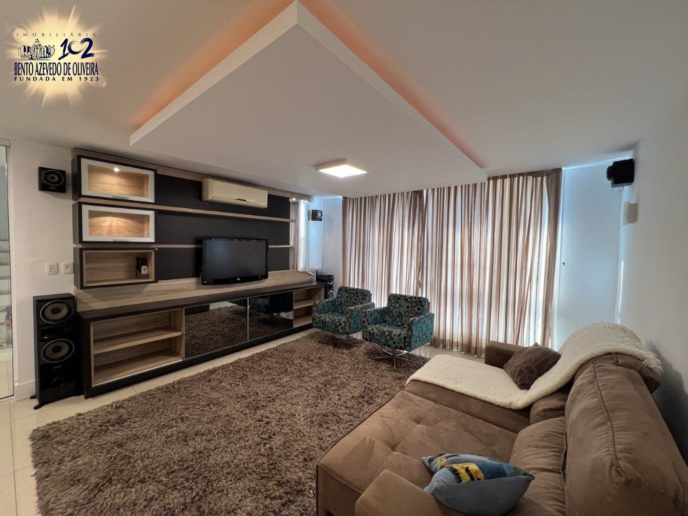 Casa, 3 quartos, 301 m² - Foto 1