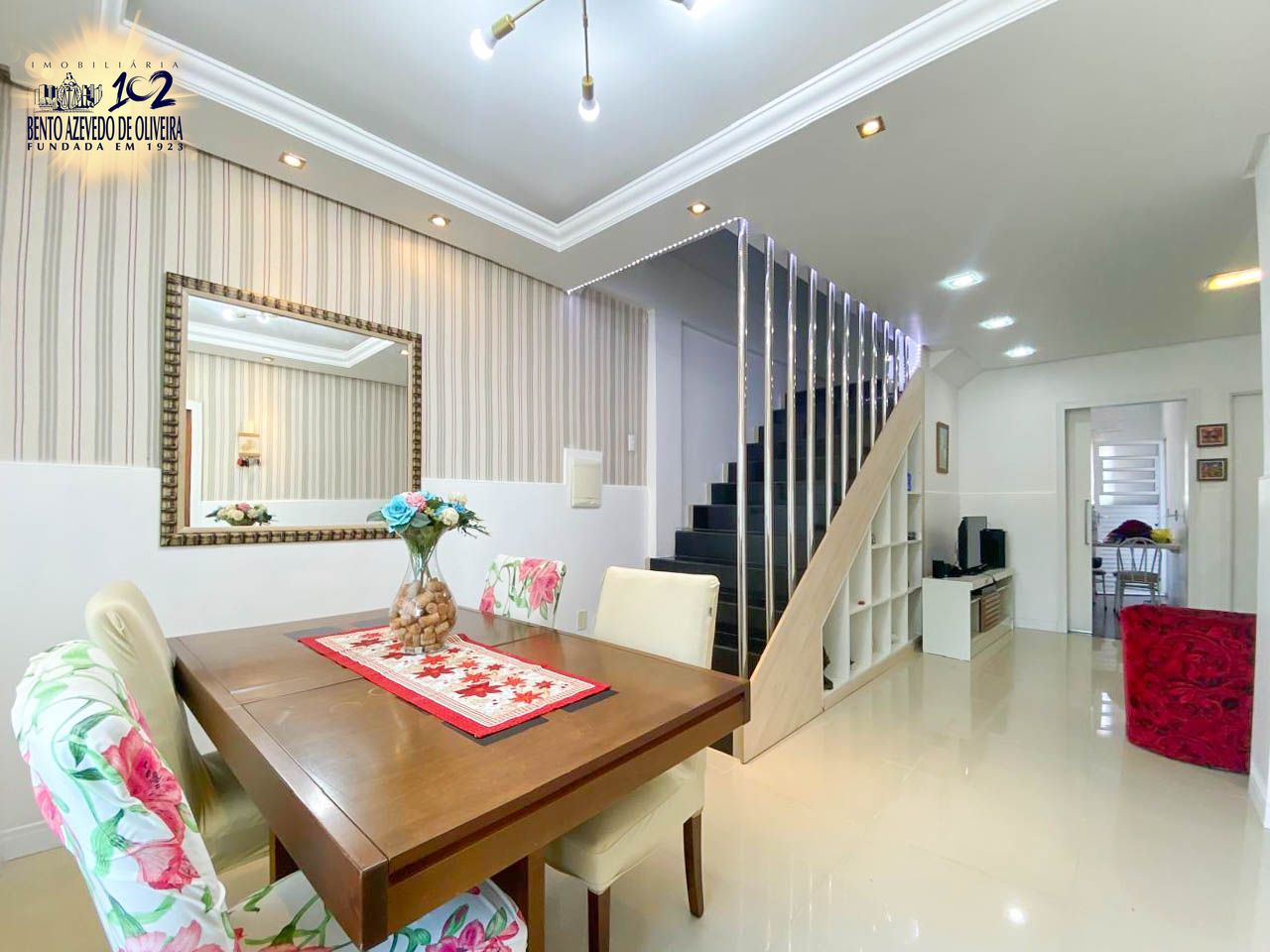 Casa, 3 quartos, 196 m² - Foto 1