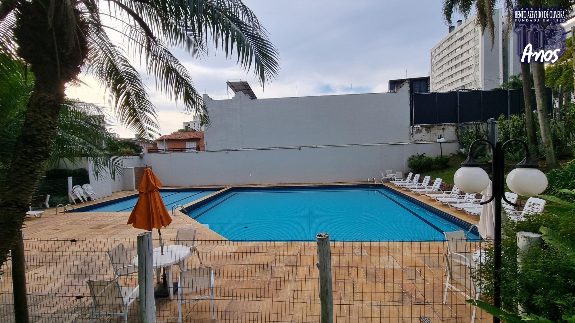 Piscina no condomínio