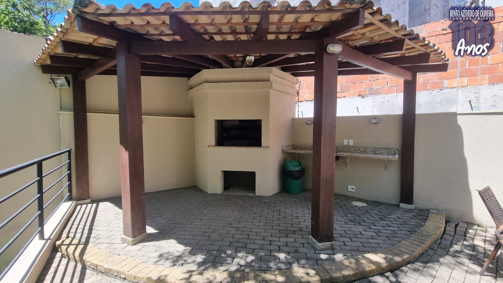 Quiosque com churrasqueira