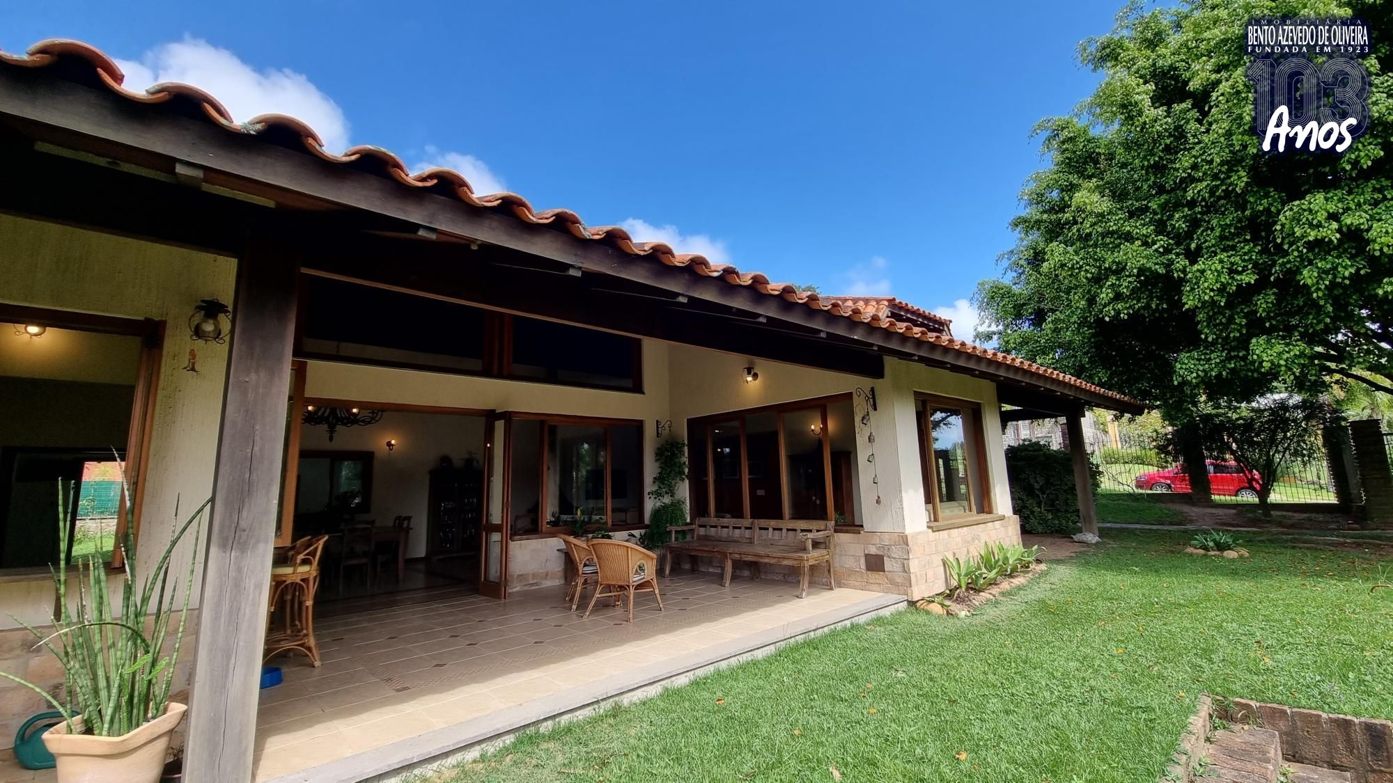 Fachada lateral- Varanda