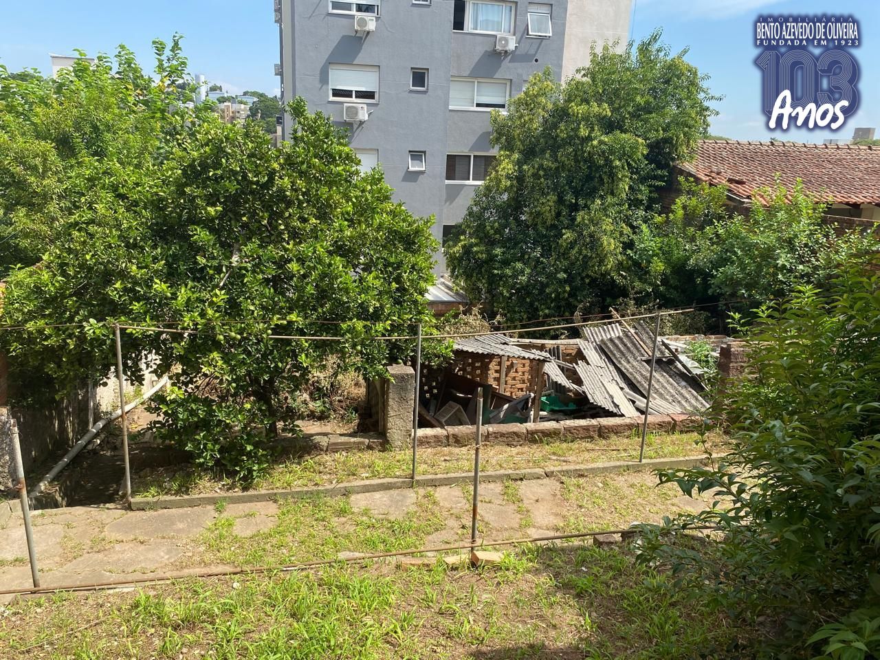 FUNDOS TERRENO