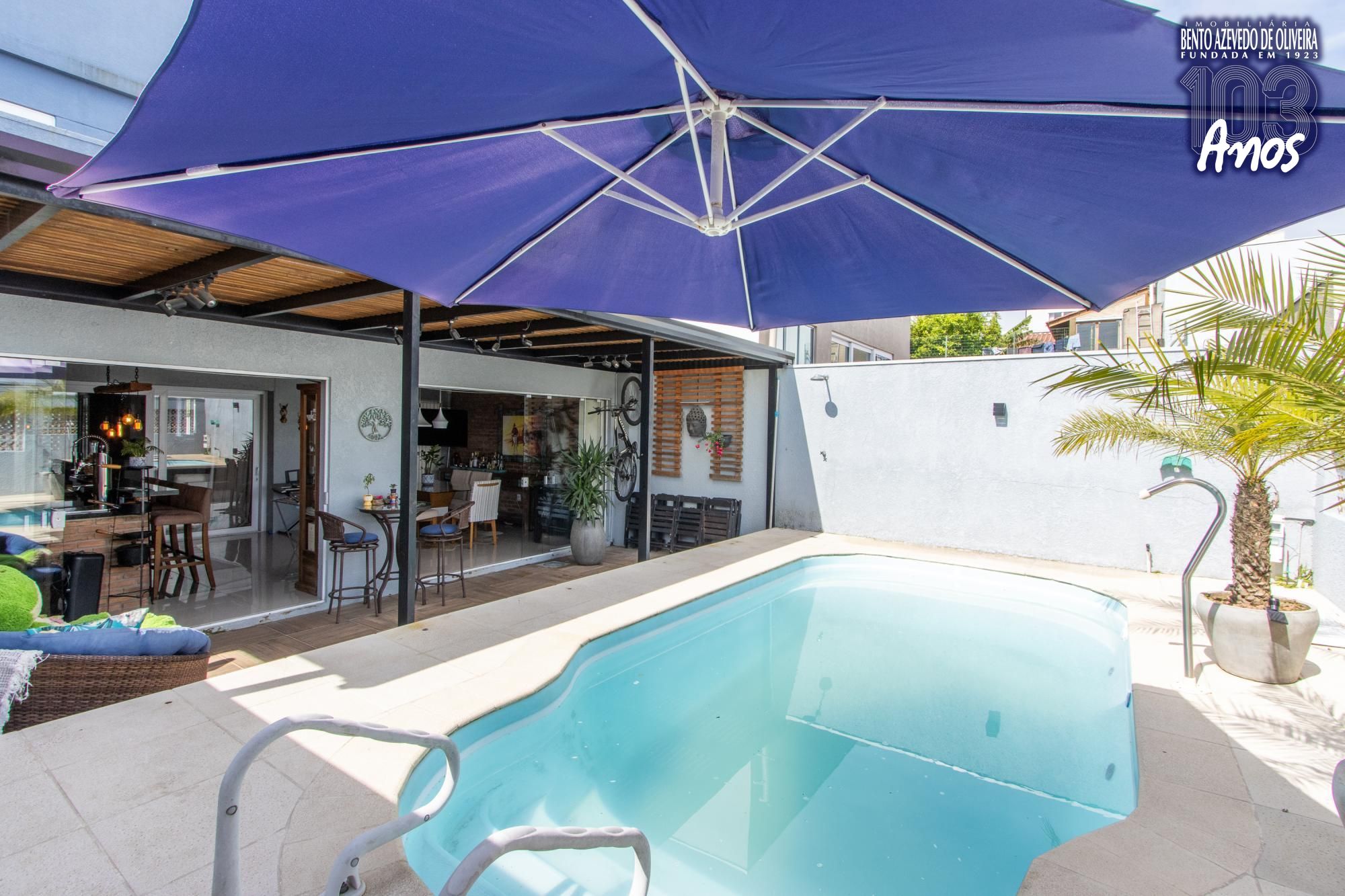 Pátio com piscina