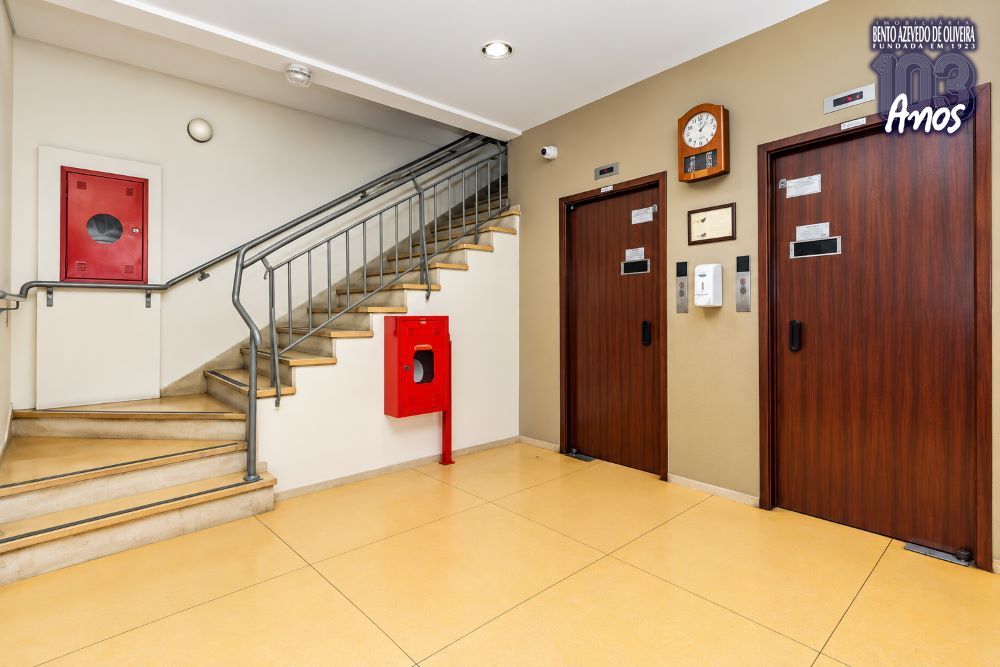 lobby-moderno-escada-elevador