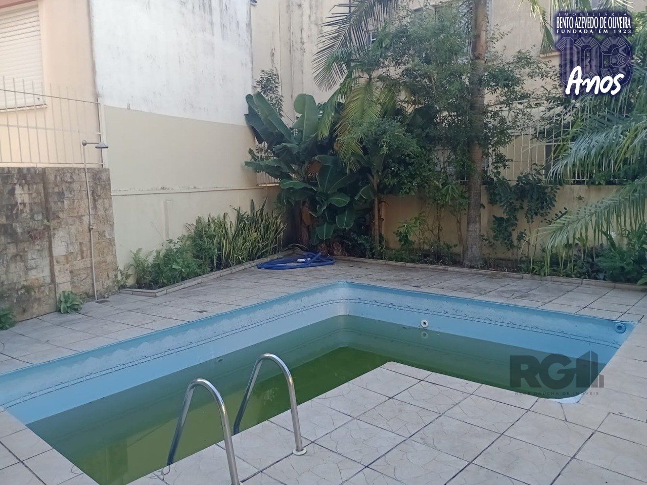 Piscina.jpg+2025-04-10