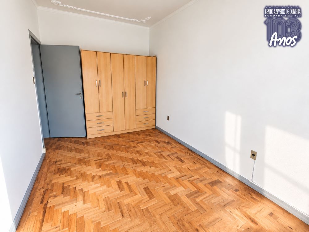 QUARTO-COM-GUARDA-ROUPA