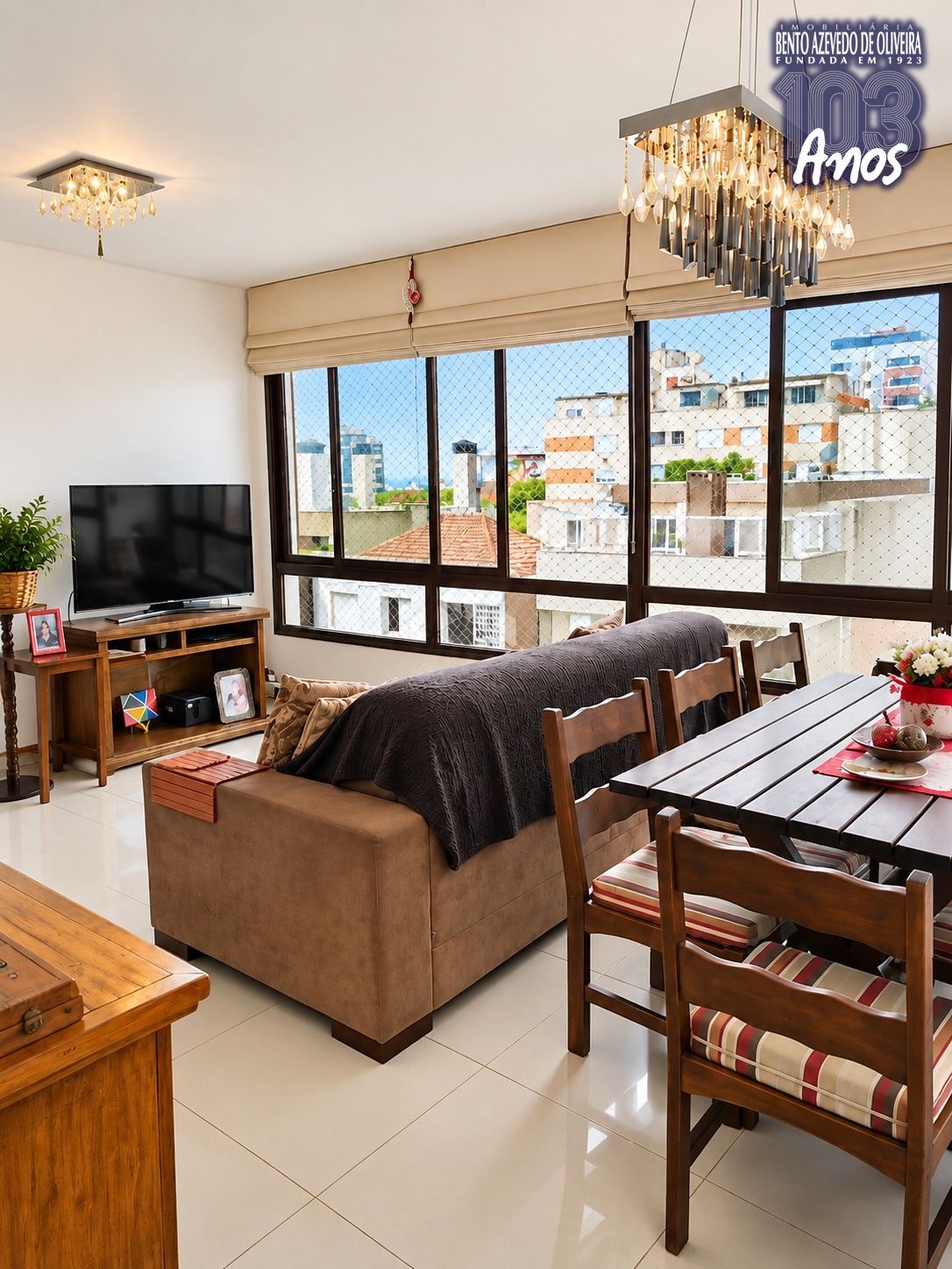 LIVING-AMPLO