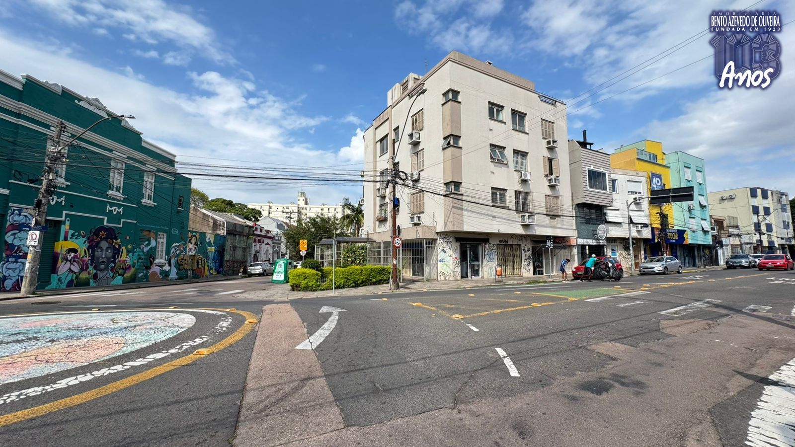 PRÉDIO-EM-ESQUINA