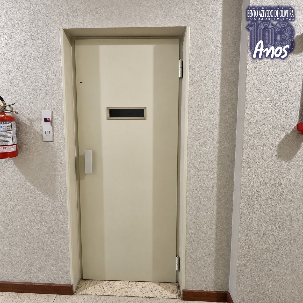 ELEVADOR-DO-CONDOMINIO
