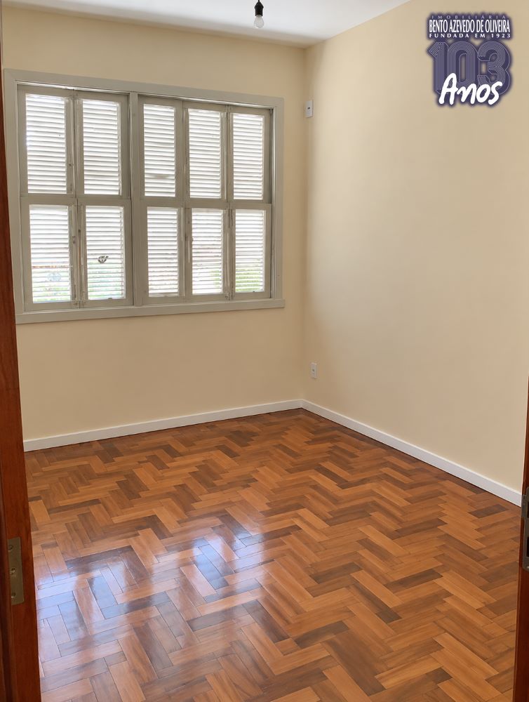 quarto-janela-ampla