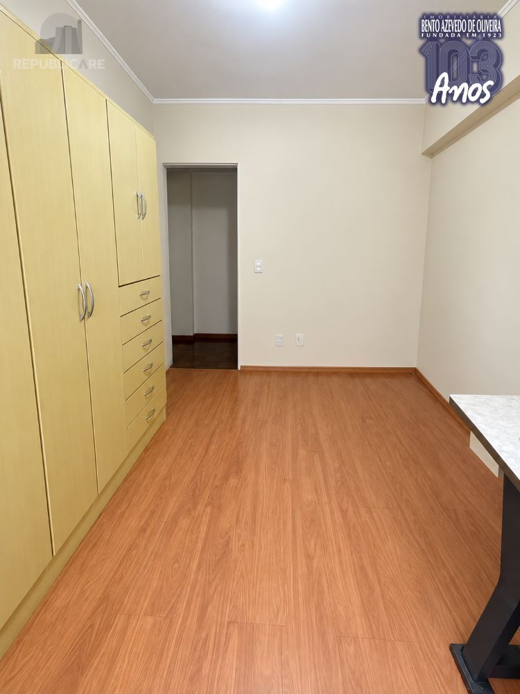 QUARTO-ARMARIO-PLANEJADO-PISO-LAMINADO