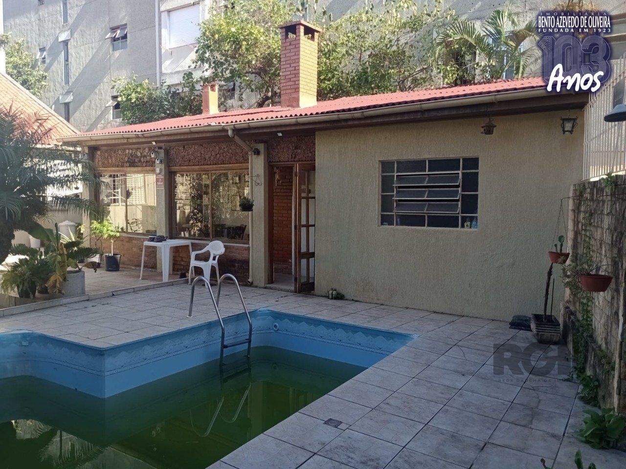 Piscina.jpg+2025-04-10