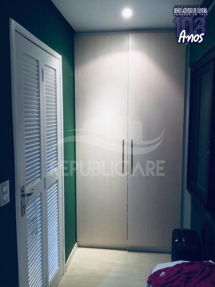 ARMARIO-EMBUTIDO-COM-PORTAS-DE-CORRER
