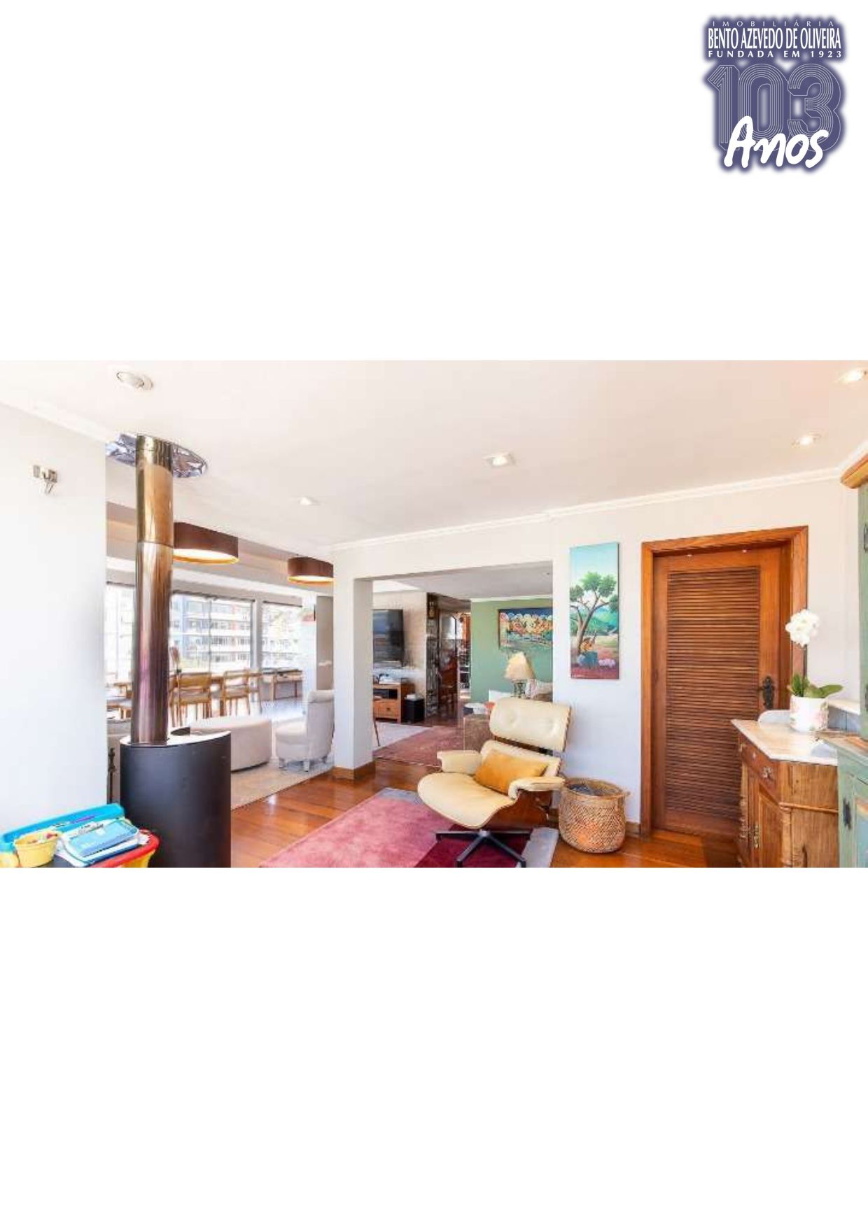 Living superior com lareira