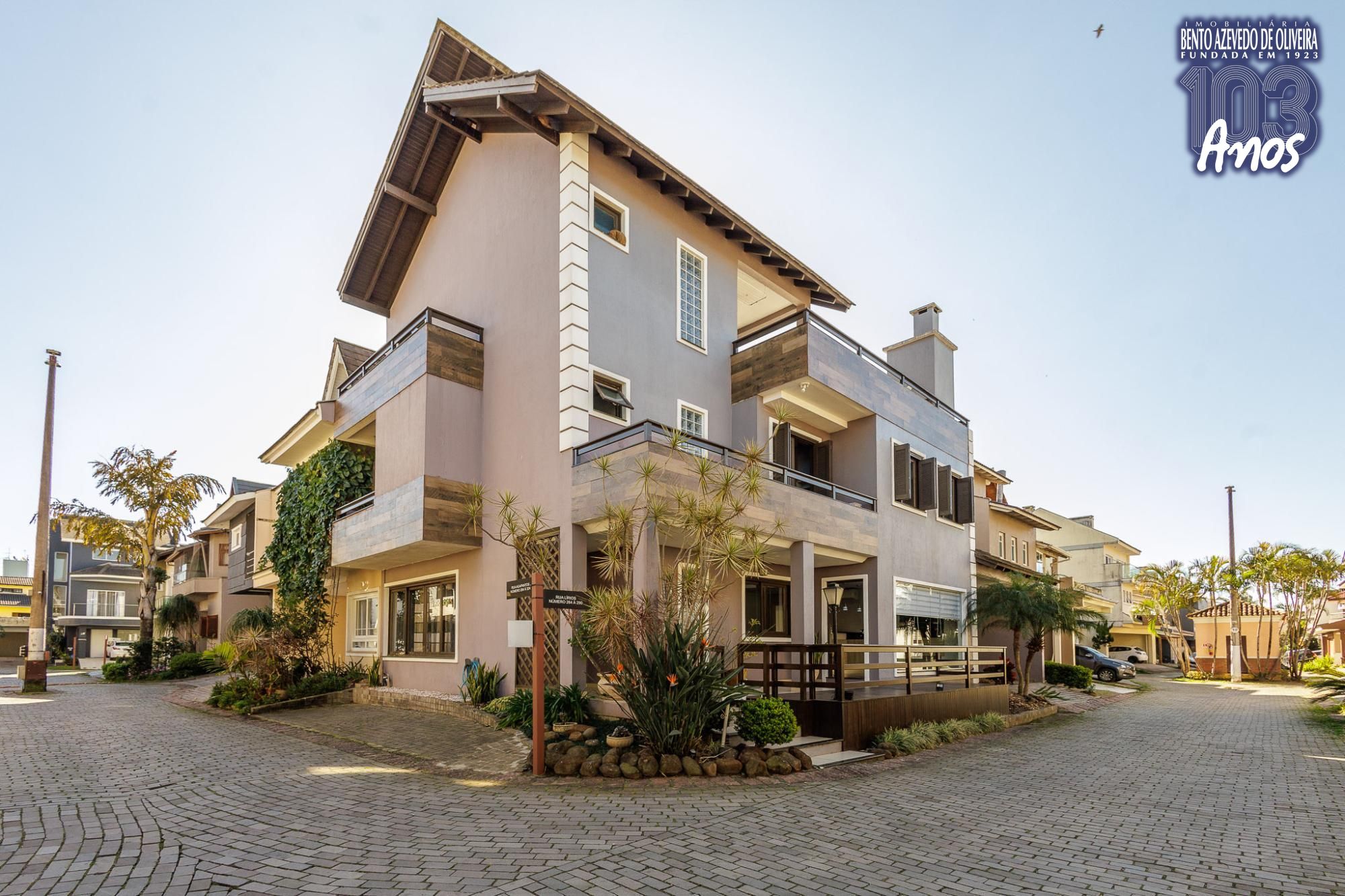 Casa, 4 quartos, 226 m² - Foto 1