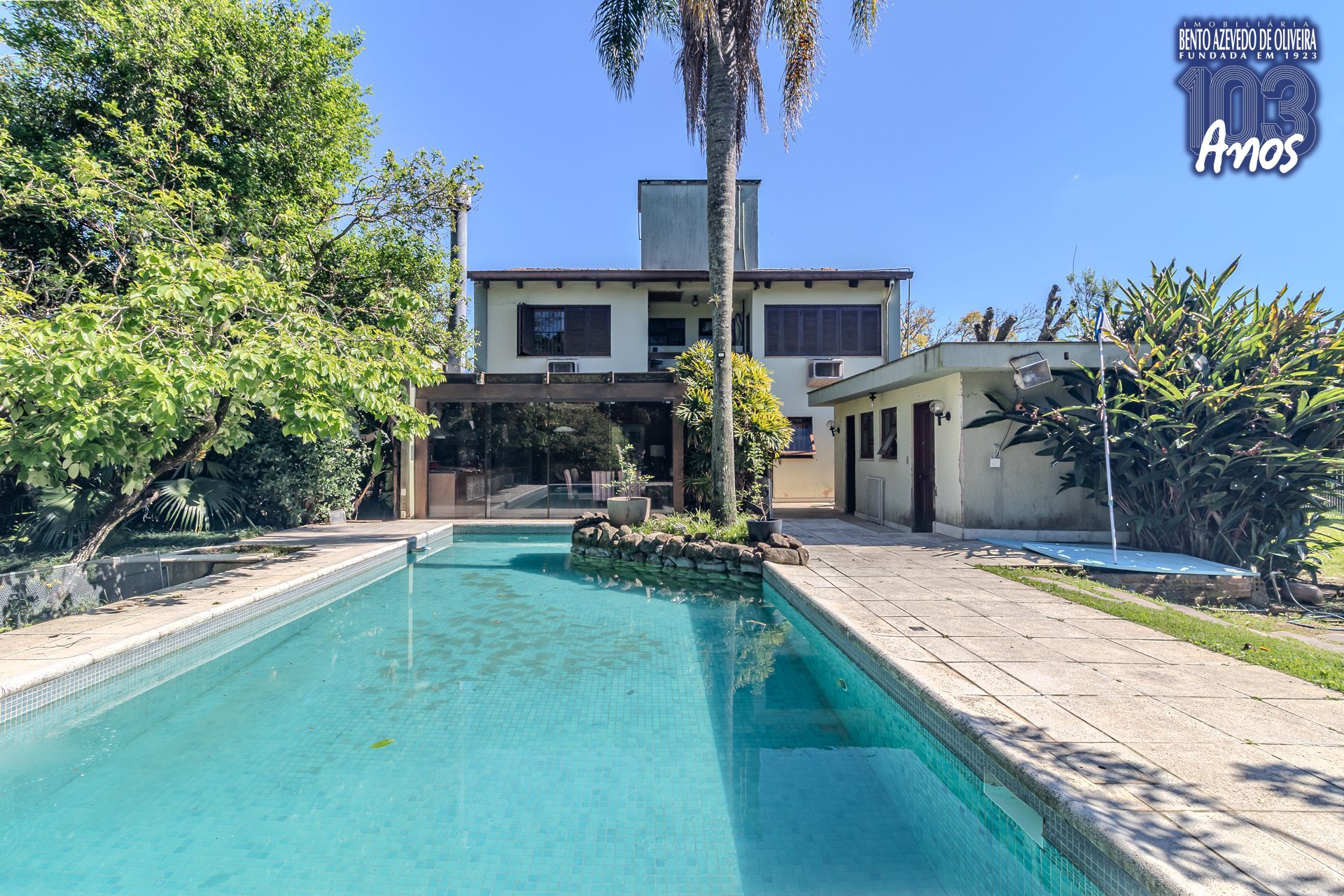 Casa, 4 quartos, 240 m² - Foto 1