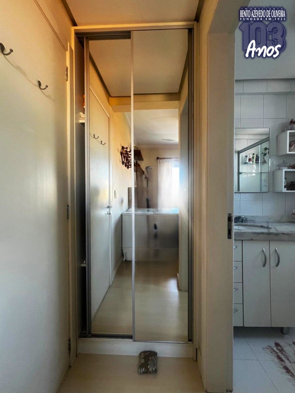 Corredor da suíte espelhado