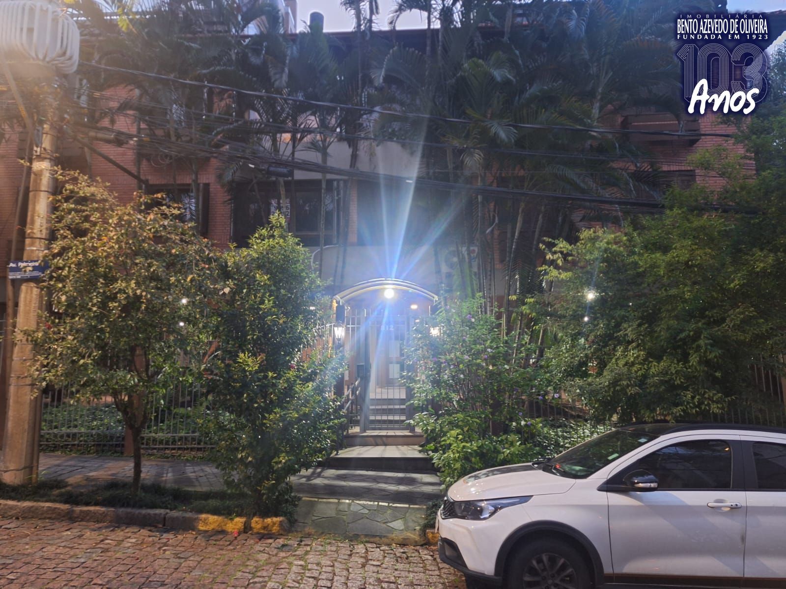 fachada a noite