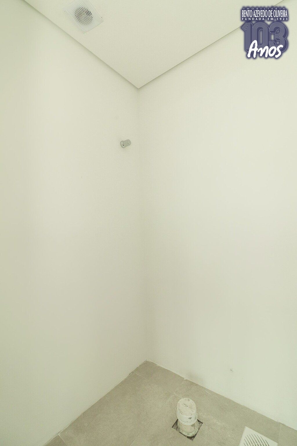 1742028.jpg