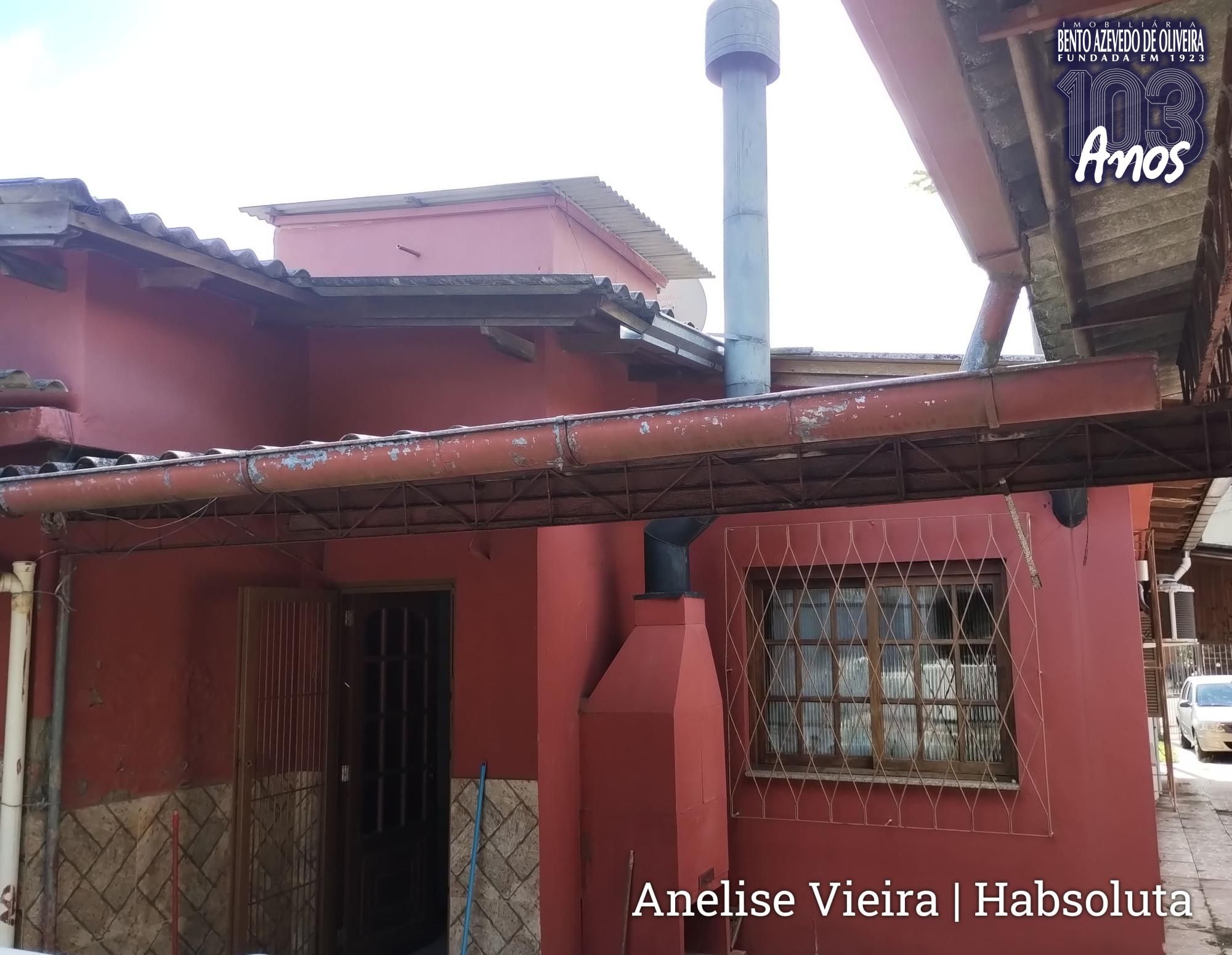 Gerenerosa área de pátio totalmente coberta, excelente para proteção de veículos