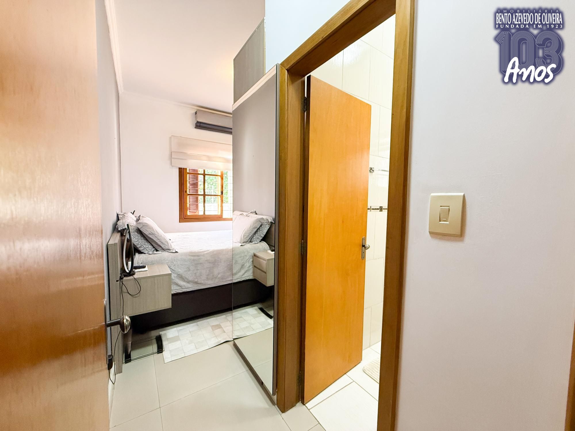 Quarto com iluminação natural no Jardim Lindóia
