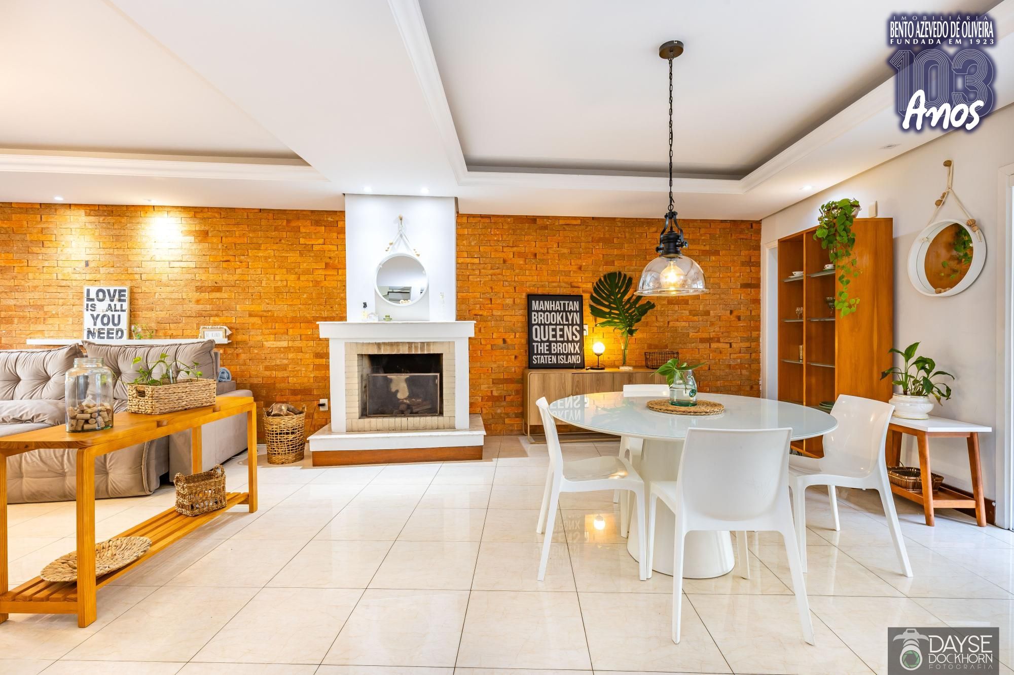 Sala de jantar integrada em casa no Ecoville