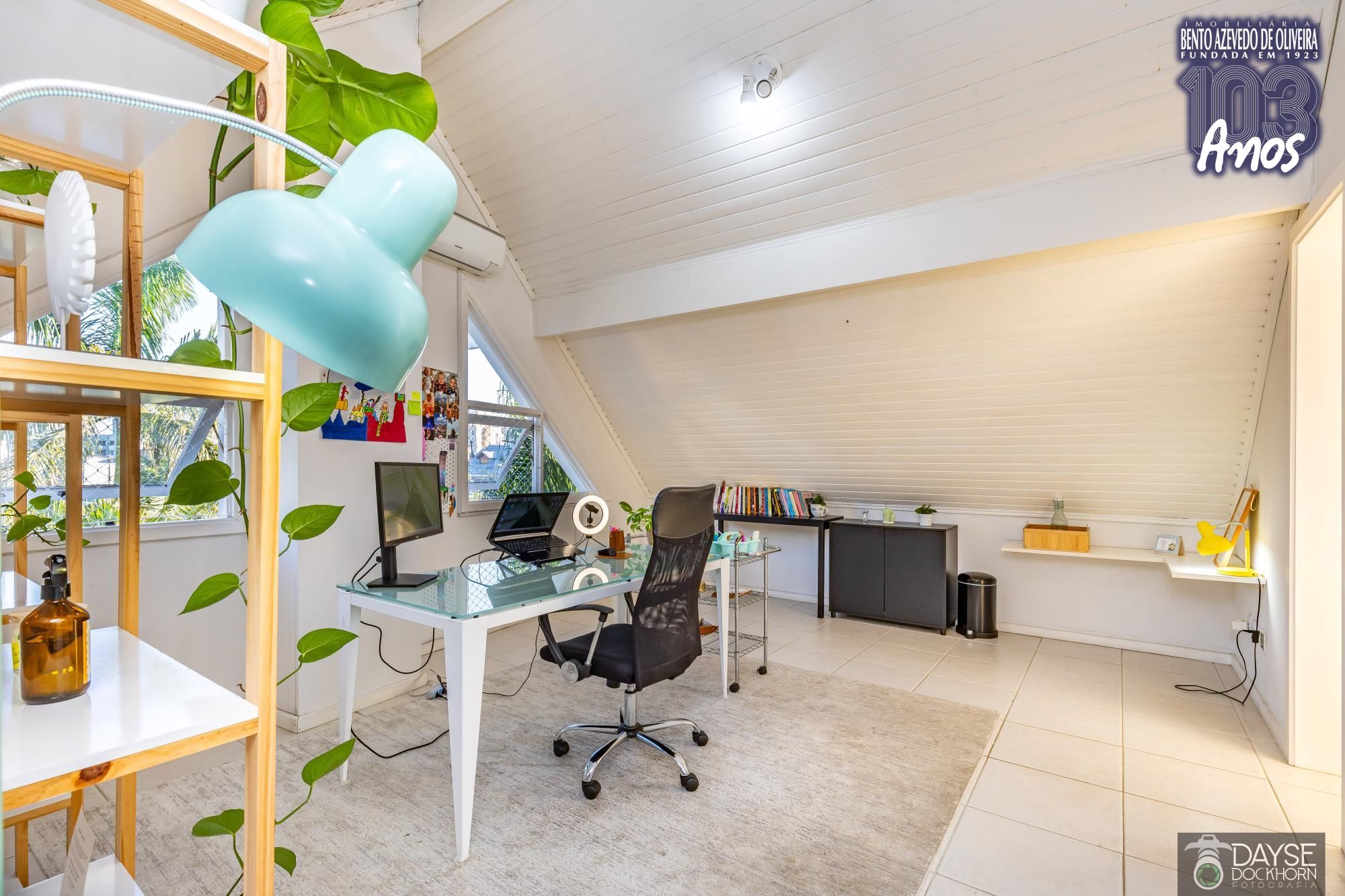 Espaço para home office em casa de condomínio no Ecoville