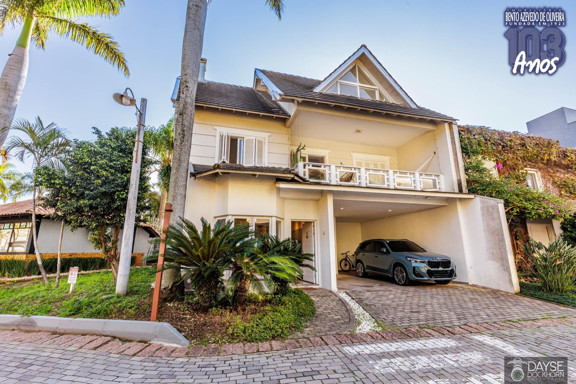 Fachada de casa em condomínio fechado no Ecoville