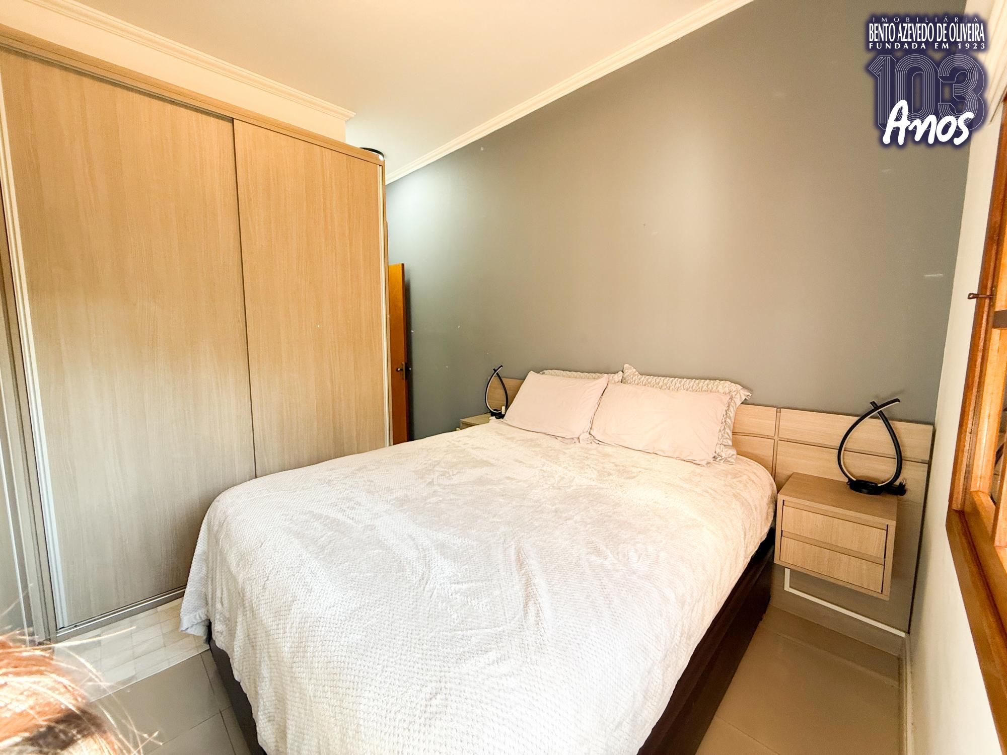 Quarto com iluminação natural no Jardim Lindóia