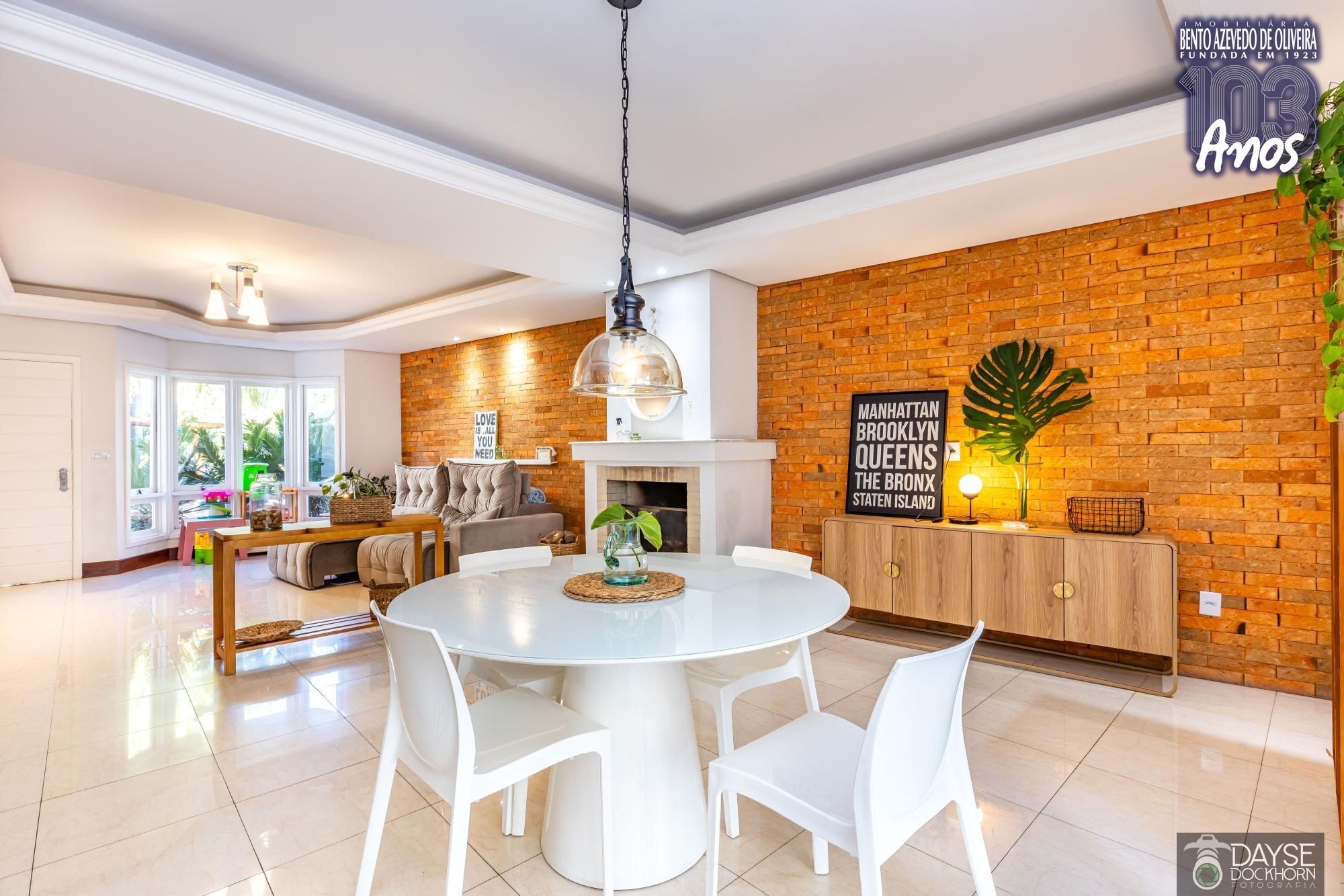 Sala de jantar integrada de casa no Ecoville