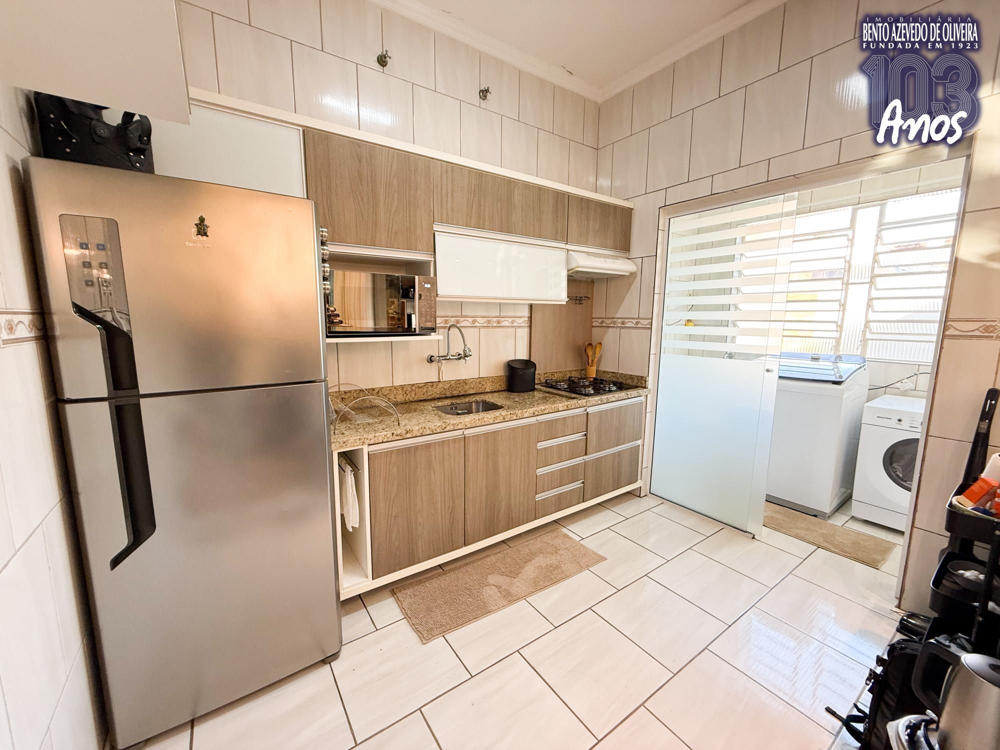 Cozinha com móveis sob medida