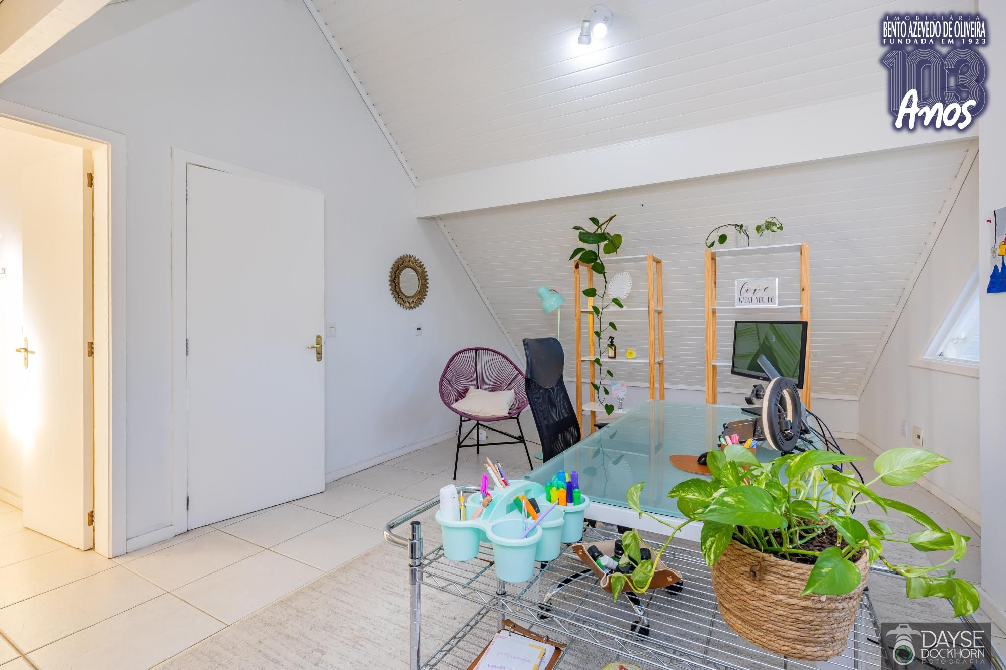 Ambiente versátil em casa de condomínio no Ecoville