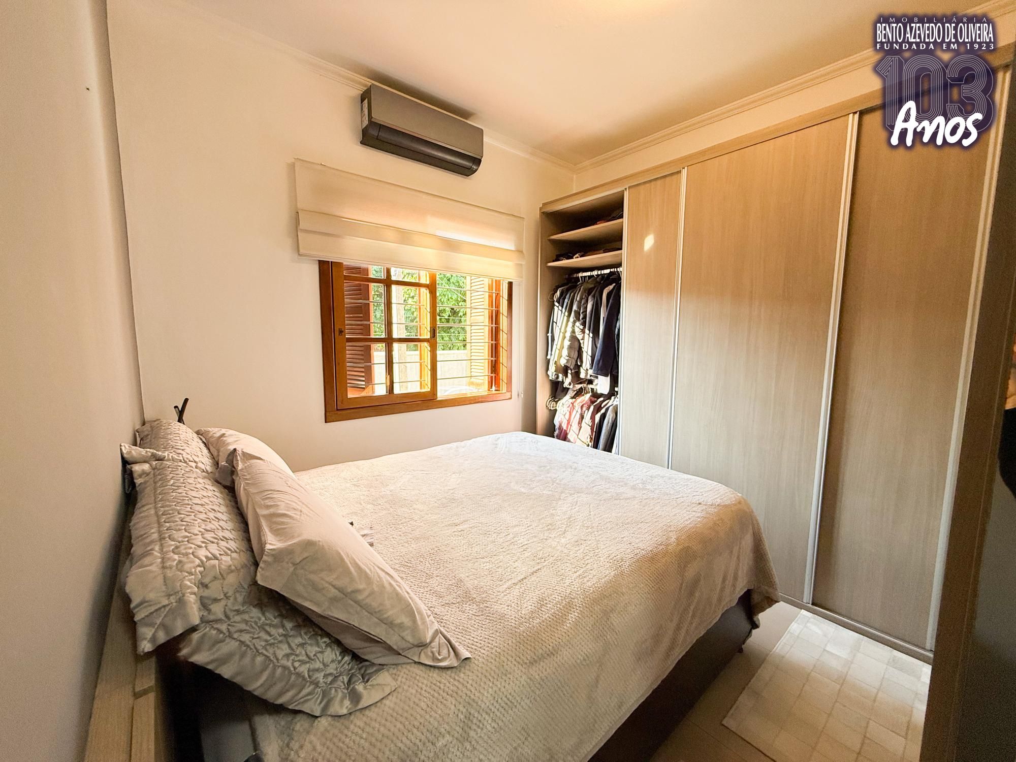 Quarto com iluminação natural no Jardim Lindóia