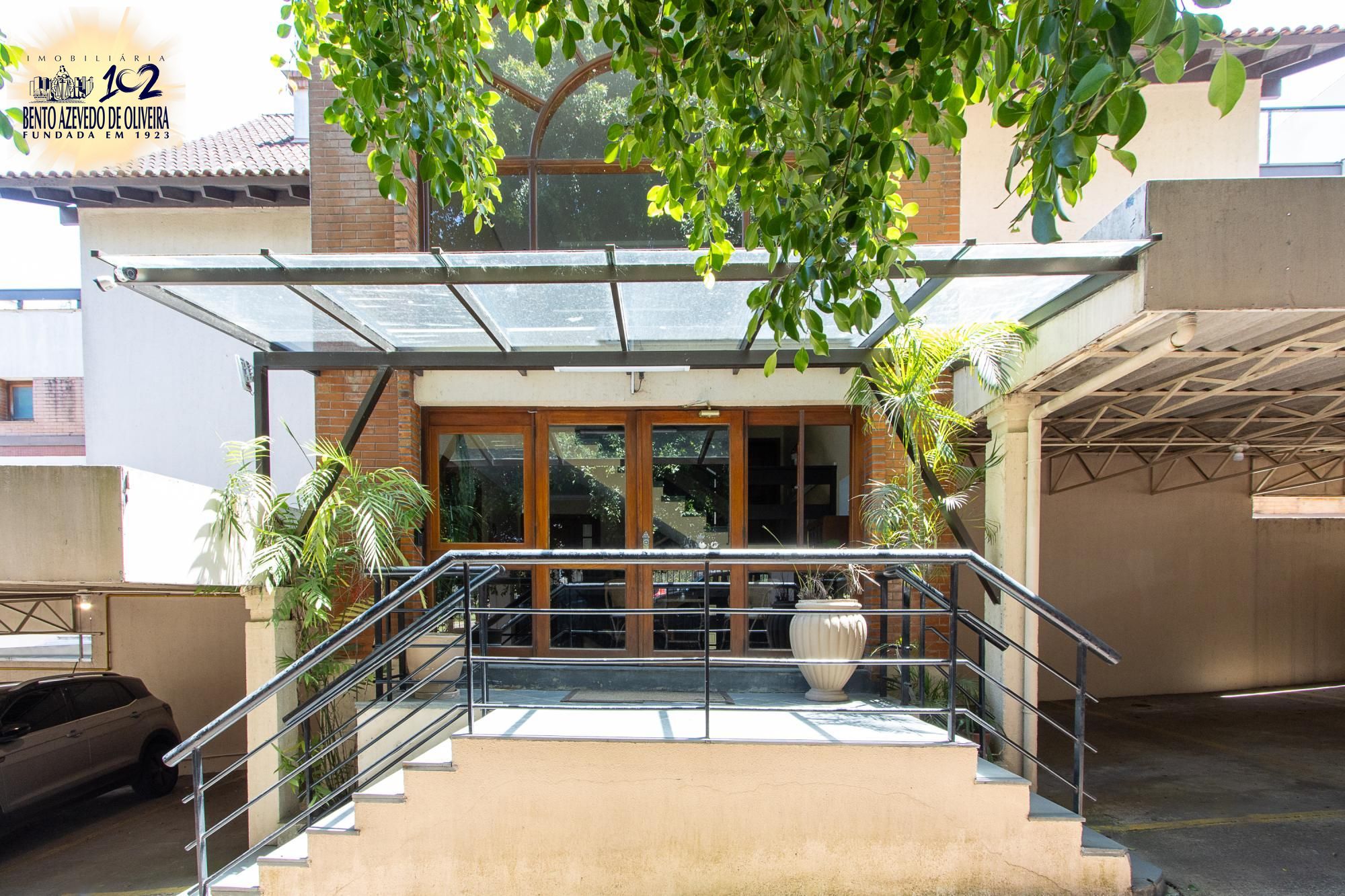 Cobertura, 3 quartos, 213 m² - Foto 2