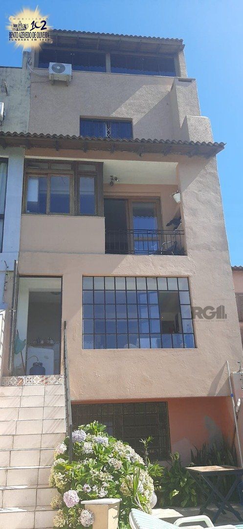 Casa, 4 quartos, 195 m² - Foto 1