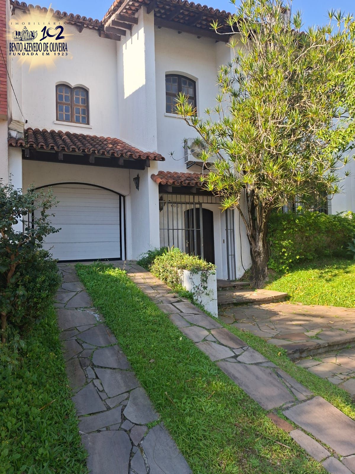 Casa, 3 quartos, 218 m² - Foto 1