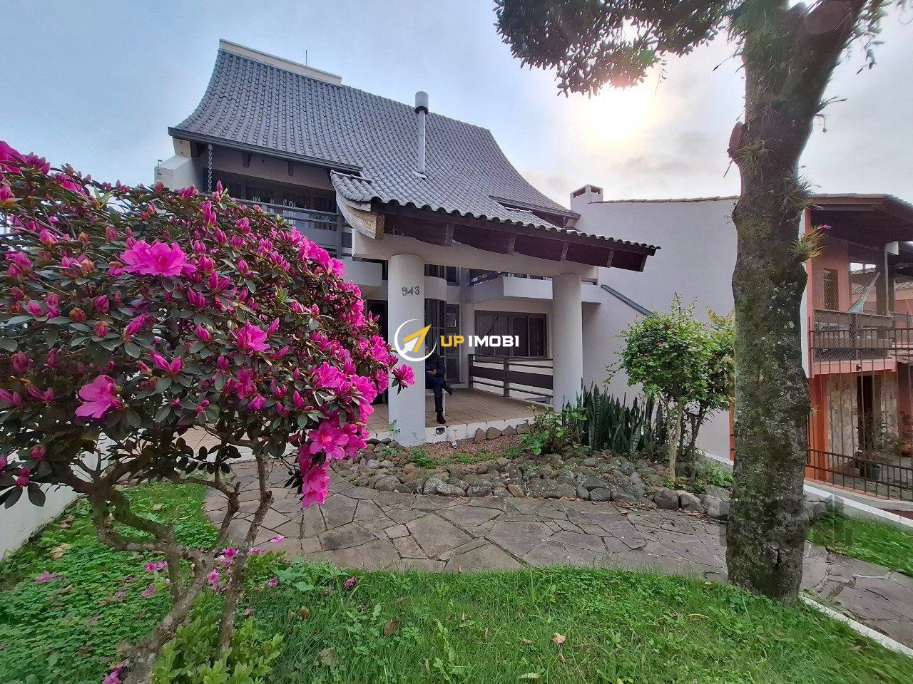 Casa, 4 dormitórios no bairro Vila Assunção em Porto Alegre para Comprar