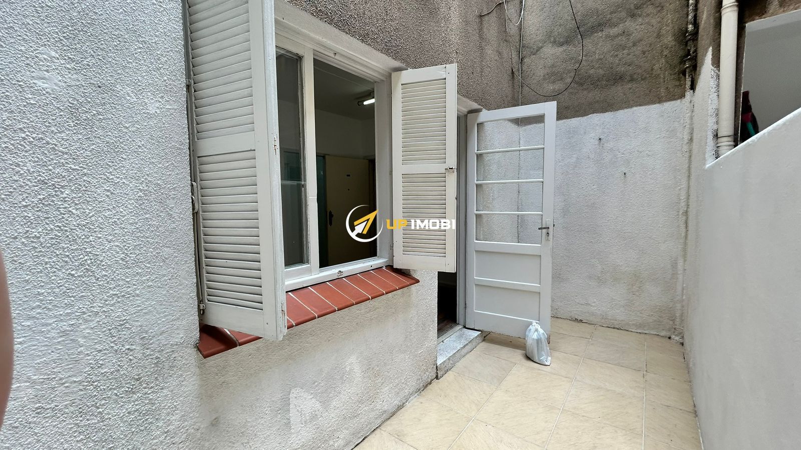 Apartamento, 1 dormitório no bairro Floresta em Porto Alegre para Comprar