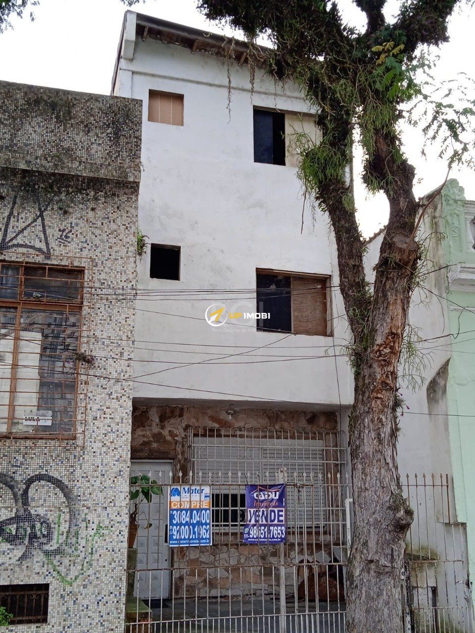 Casa com 240m², 3 dormitórios no bairro Centro Histórico em Porto Alegre para Comprar