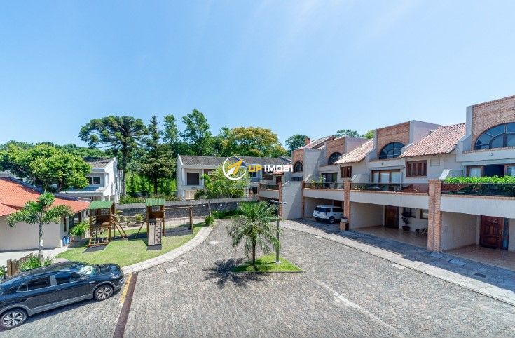 Casa de Condomínio com 207m², 4 dormitórios no bairro Pedra Redonda em Porto Alegre para Comprar