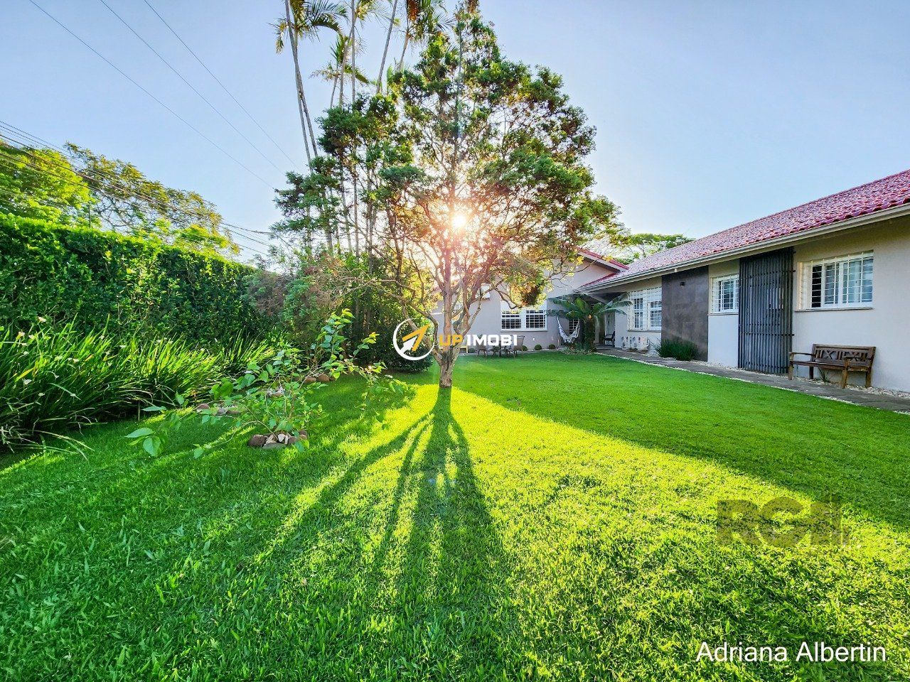 Casa com 551m², 5 dormitórios no bairro Tristeza em Porto Alegre para Comprar